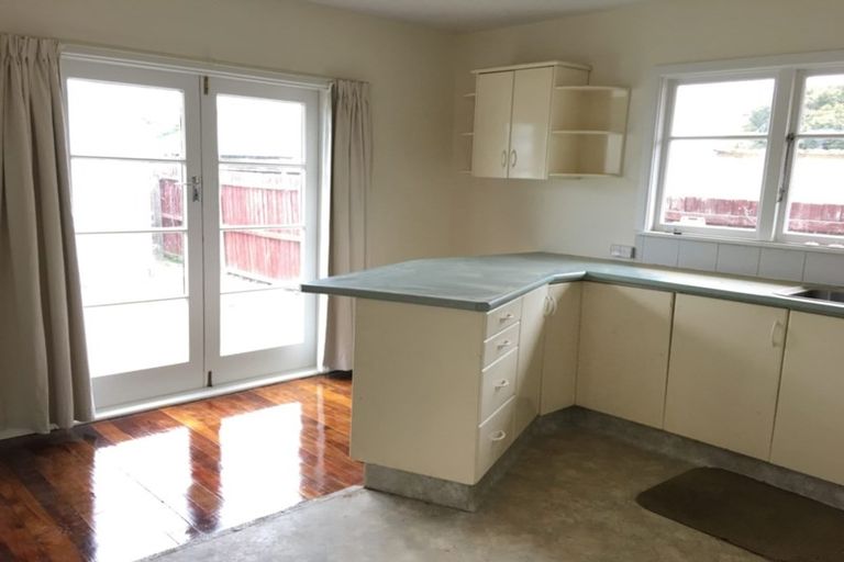 Photo of property in 18 Avonhead Road, Avonhead, Christchurch, 8042