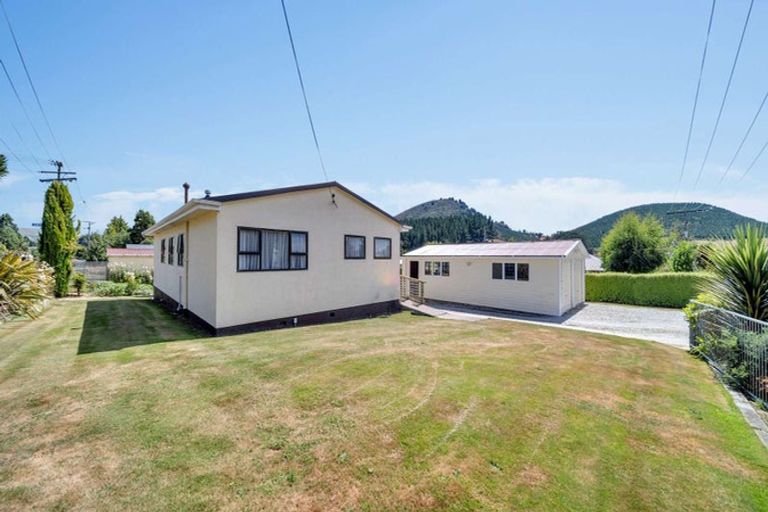 Photo of property in 24 Halsey Street, Clinton, 9534