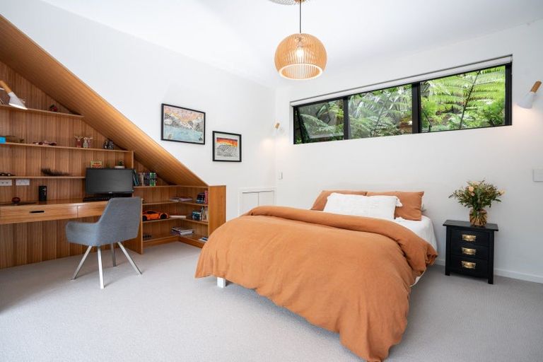 Photo of property in 17 Kim Street, Khandallah, Wellington, 6035