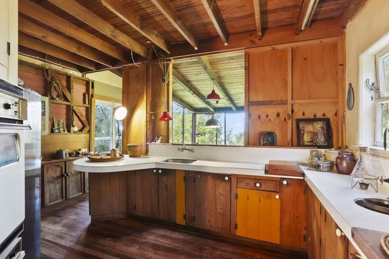 Photo of property in 620 South Titirangi Road, Titirangi, Auckland, 0604