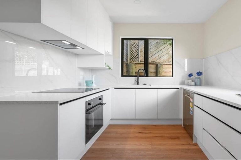 Photo of property in 18 Mariners View Road, Beach Haven, Auckland, 0626