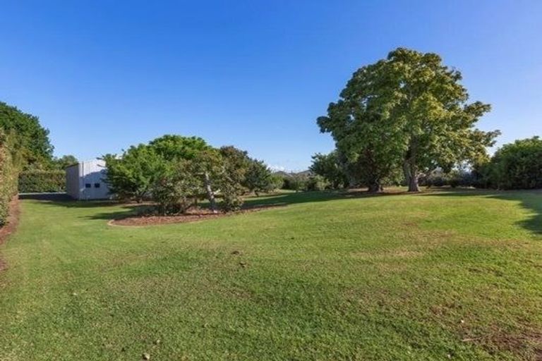 Photo of property in 21 Pyle Road West, One Tree Point, 0118