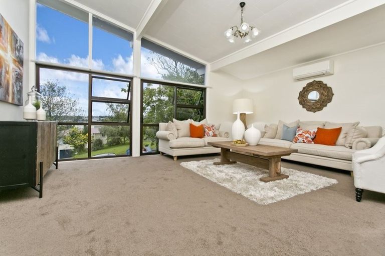 Photo of property in 24 Arrow Road, Forrest Hill, Auckland, 0620