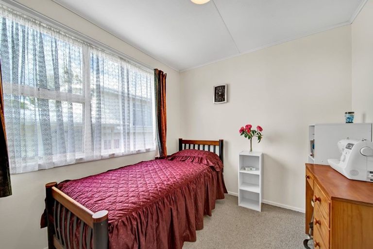 Photo of property in 15b Mayfair Place, Westown, New Plymouth, 4310