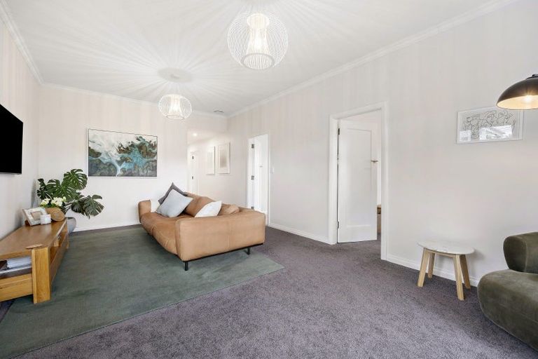 Photo of property in 39 Tuatoru Street, Eastbourne, Lower Hutt, 5013