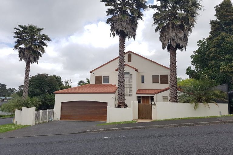 Photo of property in 2/5 Kenmure Avenue, Forrest Hill, Auckland, 0620