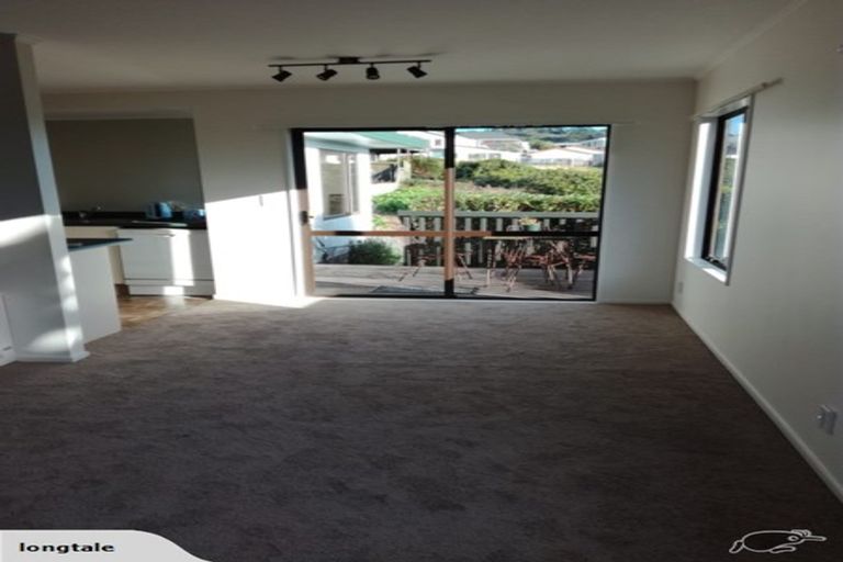 Photo of property in 6 Ashton Fitchett Drive, Brooklyn, Wellington, 6021