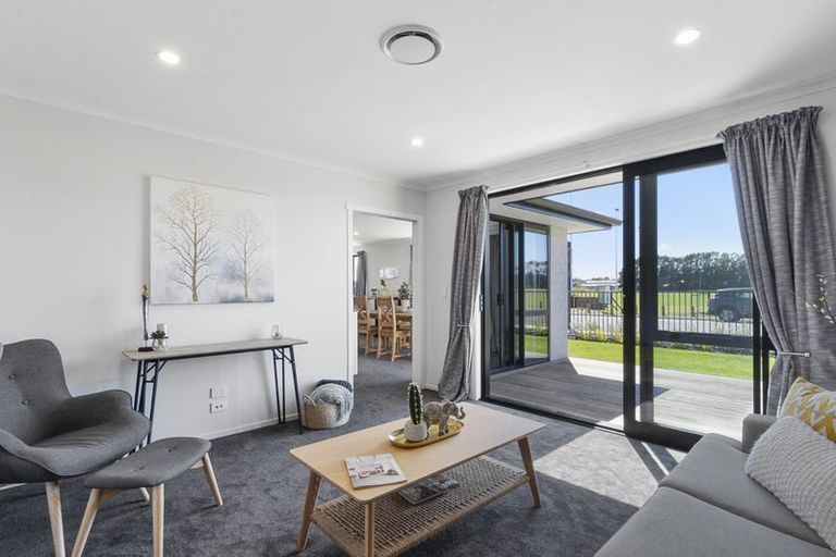 Photo of property in 1 Orawahi Road, Glenbrook, 2681