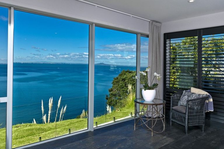 Photo of property in 63 Tiri Road, Manly, Whangaparaoa, 0930