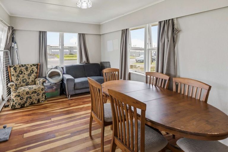 Photo of property in 18 Clyde Street, Levin, 5510