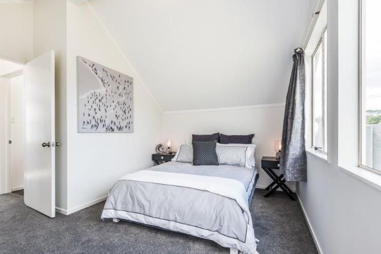 Photo of property in 1042a Great North Road, Point Chevalier, Auckland, 1022
