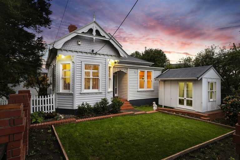 Photo of property in 58 Gladstone Road, Northcote, Auckland, 0627