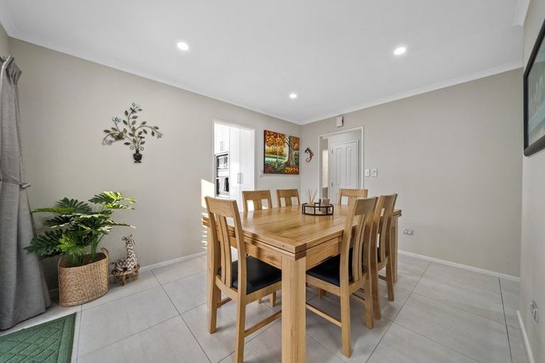 Photo of property in 17 Flora Place, Wattle Downs, Auckland, 2103