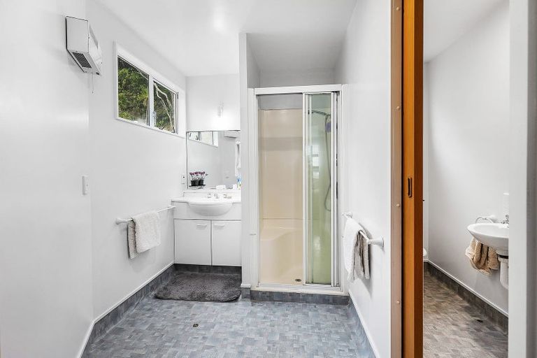 Photo of property in 32 Paremata Crescent, Paremata, Porirua, 5024