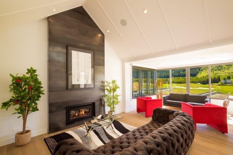 Photo of property in 5 Ogilvie Lane, Arrowtown, 9371