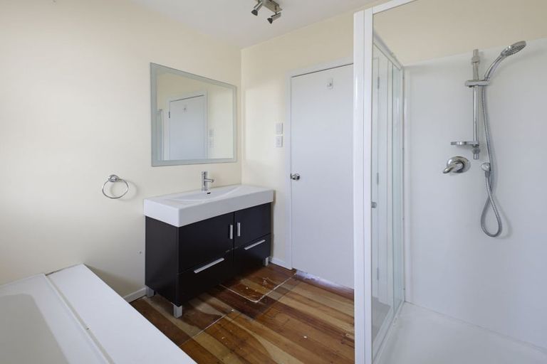Photo of property in 5 Mayfair Place, Westown, New Plymouth, 4310