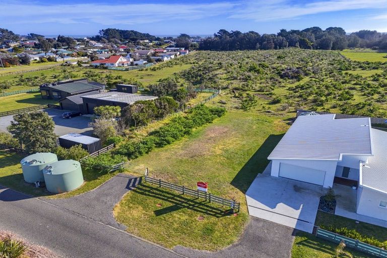 Photo of property in 15 Waitarere Rise Avenue, Waitarere Beach, Levin, 5510