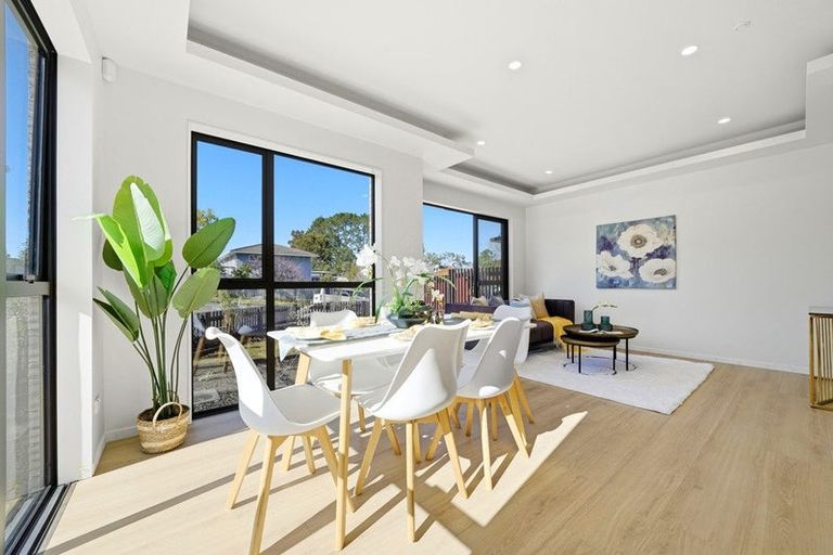 Photo of property in 71 Oreil Avenue, West Harbour, Auckland, 0618