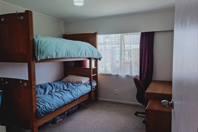 Photo of property in 1/166 Fisher Parade, Farm Cove, Auckland, 2012