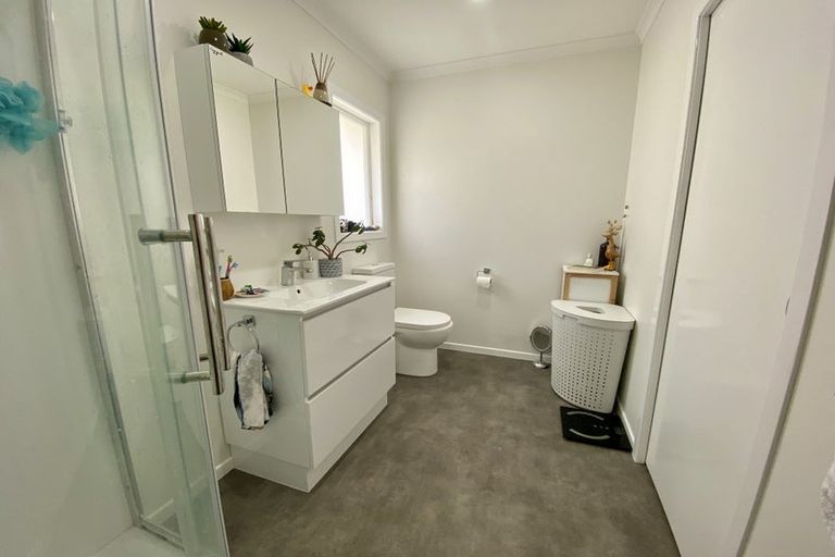 Photo of property in 43a Taikata Road, Te Atatu Peninsula, Auckland, 0610