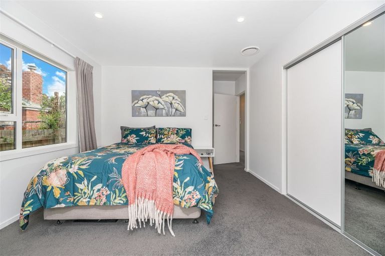 Photo of property in 25 Tiroroa Avenue, Te Atatu South, Auckland, 0610
