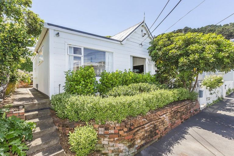 Photo of property in 5 Stafford Street, Mount Victoria, Wellington, 6011