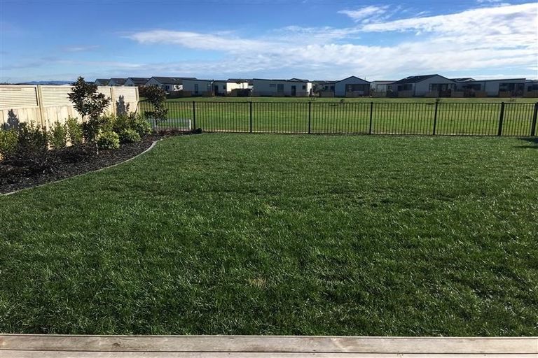 Photo of property in 33 Harding Drive, Papamoa Beach, Papamoa, 3118