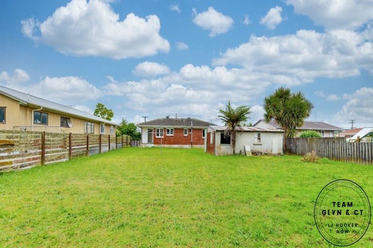 Photo of property in 17 Sutton Crescent, Papakura, 2110