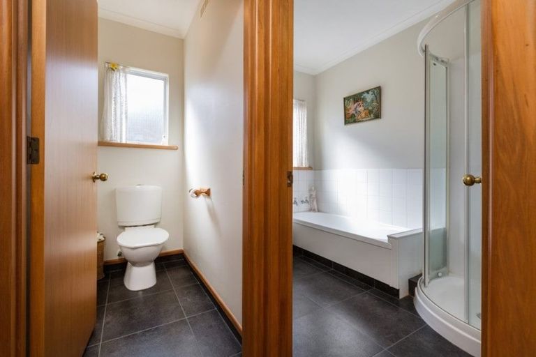 Photo of property in 8a Spencer Place, Merrilands, New Plymouth, 4312