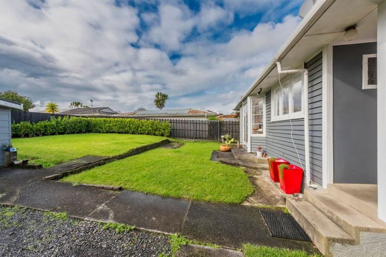 Photo of property in 12 Adriatic Avenue, Henderson, Auckland, 0612