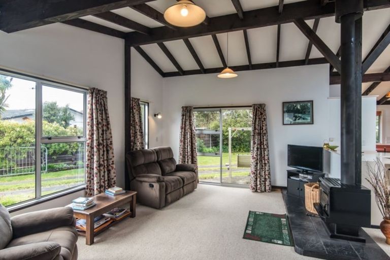 Photo of property in 30 Mahana Road, Paraparaumu Beach, Paraparaumu, 5032