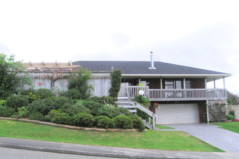 Photo of property in 2 Amokura Street, Waikanae, 5036