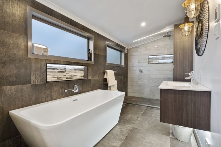 Photo of property in 7 Massey Street, Westown, New Plymouth, 4310