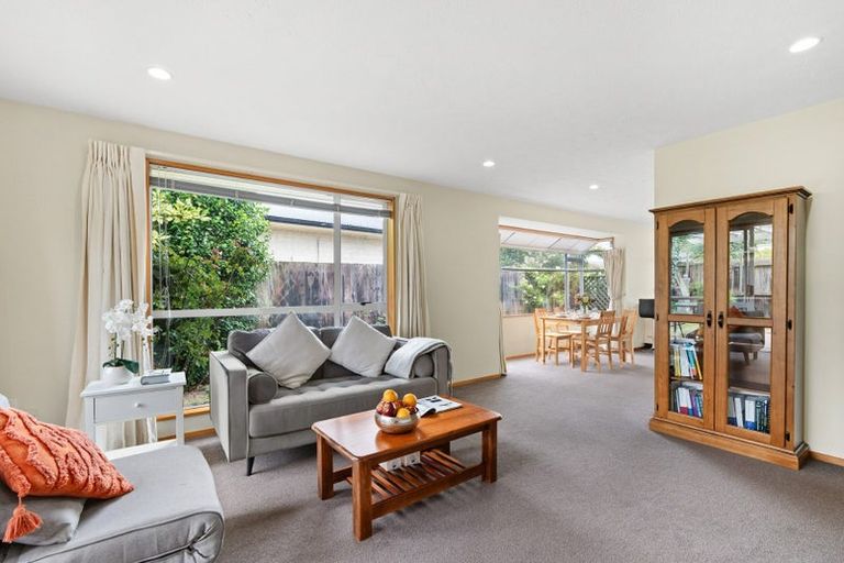Photo of property in 1 Ilfracombe Place, Burnside, Christchurch, 8053
