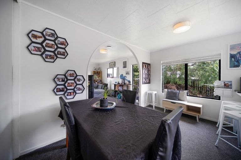 Photo of property in 2/9 Bellville Drive, Clendon Park, Auckland, 2103