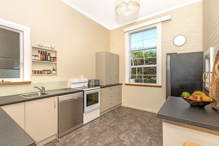 Photo of property in 129 Iranui Road, Inner Kaiti, Gisborne, 4010