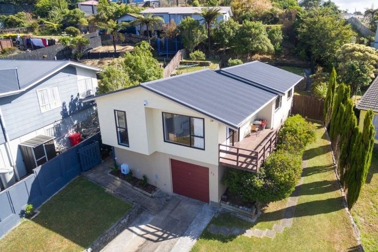 Photo of property in 23 Cheltenham Terrace, Newlands, Wellington, 6037