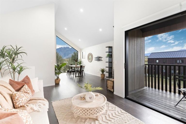 Photo of property in 21 Soudley Court, Jacks Point, Queenstown, 9371