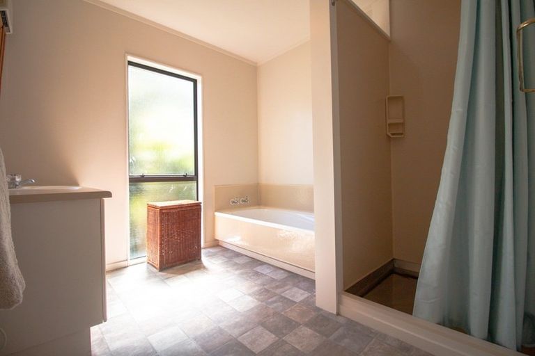 Photo of property in 2/6 Kowhai Road, Rainbow Point, Taupo, 3330