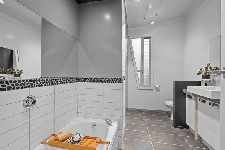 Photo of property in 9 Durmast Court, Cambridge, 3434