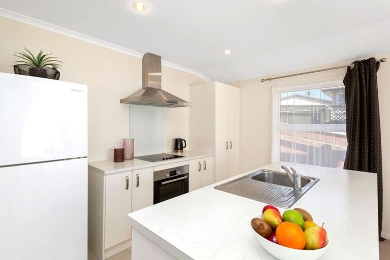 Photo of property in 29a Turville Crescent, Newlands, Wellington, 6037