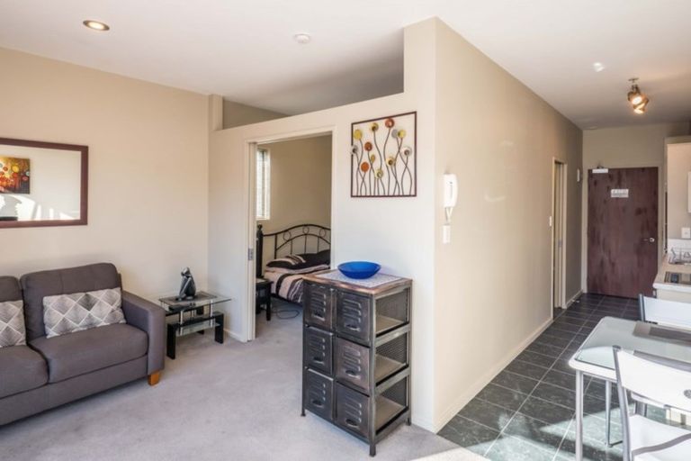 Photo of property in Atrium Towers, 6n/154 The Terrace, Wellington Central, Wellington, 6011