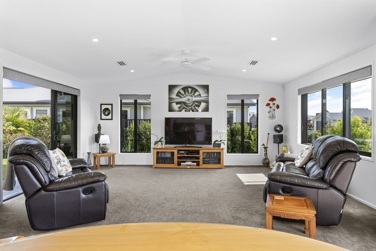 Photo of property in 2 Clifford Close, Leamington, Cambridge, 3432