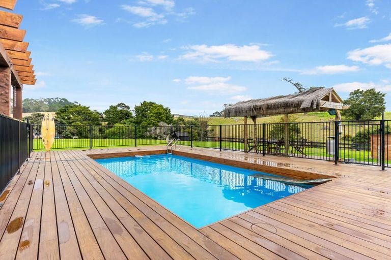 Photo of property in 104 Foster Road, Kumeu, 0891