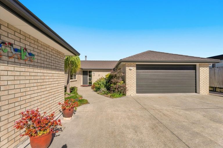 Photo of property in 16 Vantage Place, Omokoroa, 3114
