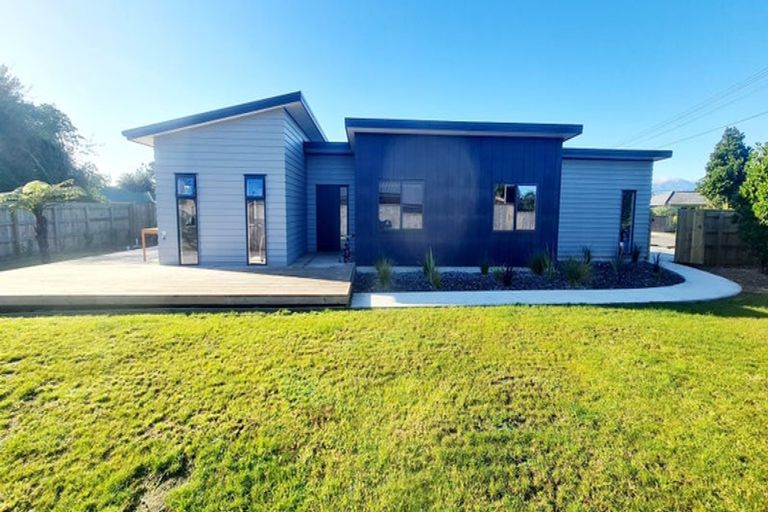 Photo of property in 100 Atkinson Avenue, Otaki Beach, Otaki, 5512