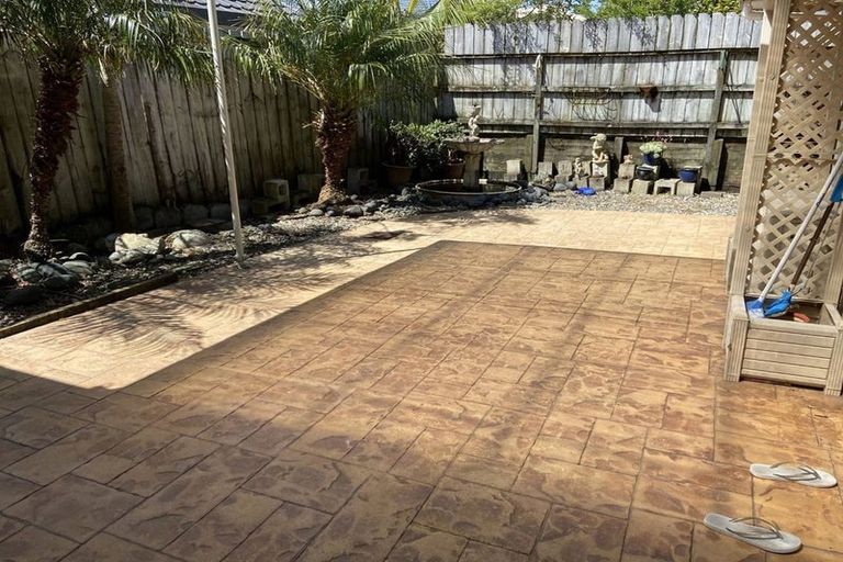 Photo of property in 74 Kingdale Road, Henderson, Auckland, 0610