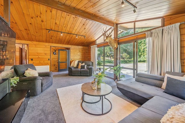 Photo of property in 135 Plateau Road, Te Marua, Upper Hutt, 5018