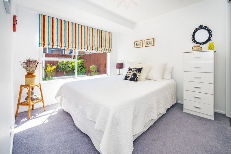 Photo of property in 1a Calbreath Place, Russley, Christchurch, 8042