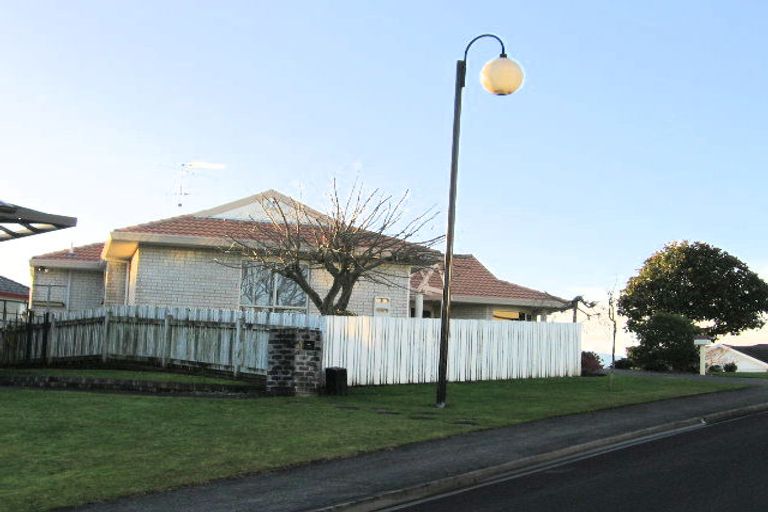 Photo of property in 2 Sunset Close, Western Heights, Hamilton, 3200